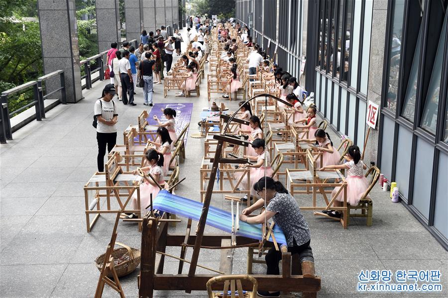 #（社会）（1）百架土布织机亮相杭州图书馆