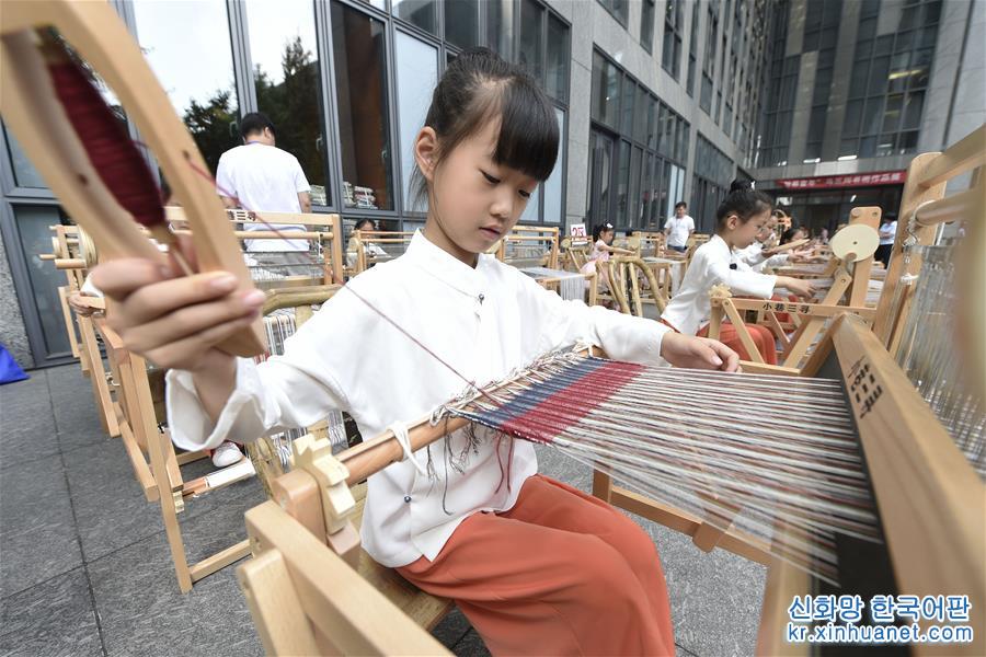 #（社会）（3）百架土布织机亮相杭州图书馆