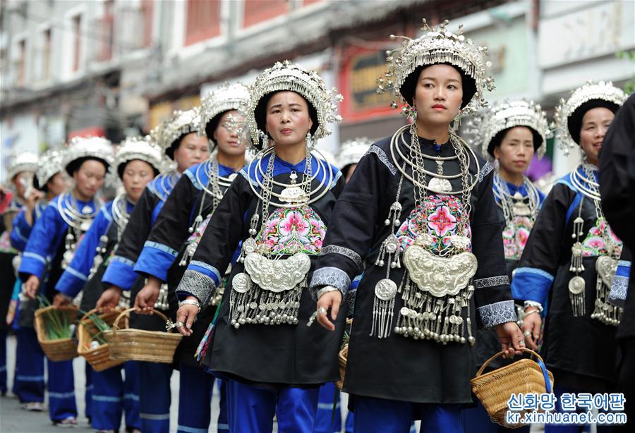 （文化）（5）贵州镇远“赛龙舟”文化节开幕