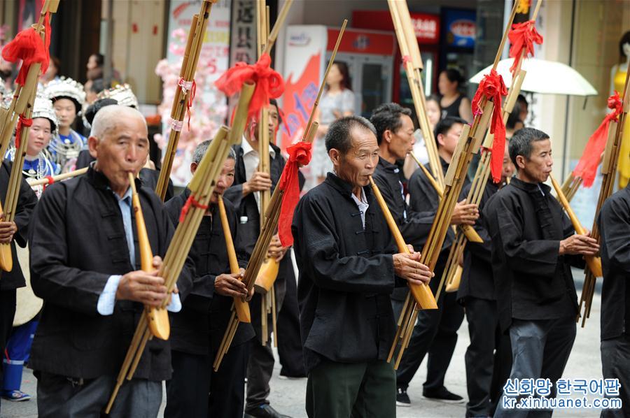 （文化）（6）贵州镇远“赛龙舟”文化节开幕