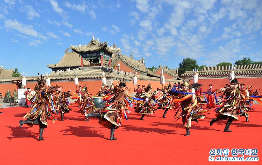 （文化）（2）内蒙古锡林浩特举行敖包祭祀大典