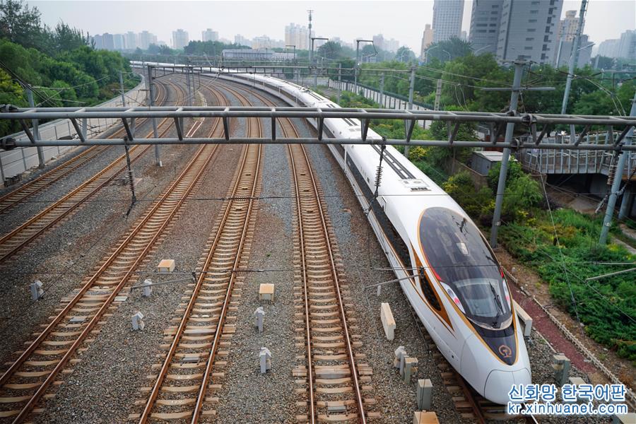 （經濟）（2）長編組“復興號”動車組亮相京滬高鐵