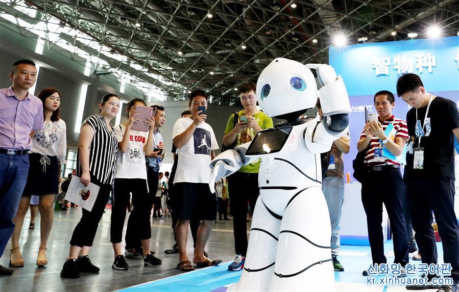 （服务）（1）2018中国国际机器人展览会在沪开幕