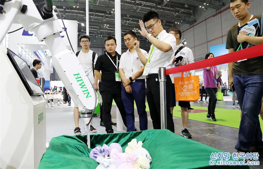 （服务）（2）2018中国国际机器人展览会在沪开幕