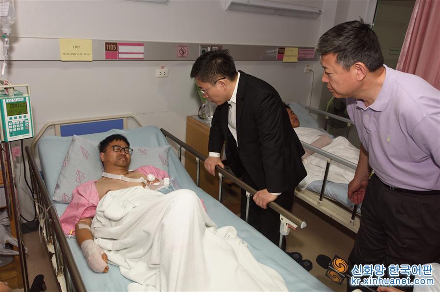 （国际）中国政府联合工作组看望普吉游船倾覆事故部分受伤同胞和家属