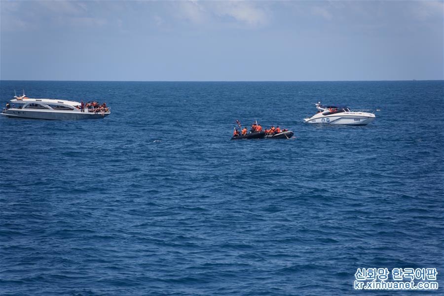 （国际）（3）多方力量全力搜救普吉游船倾覆幸存者