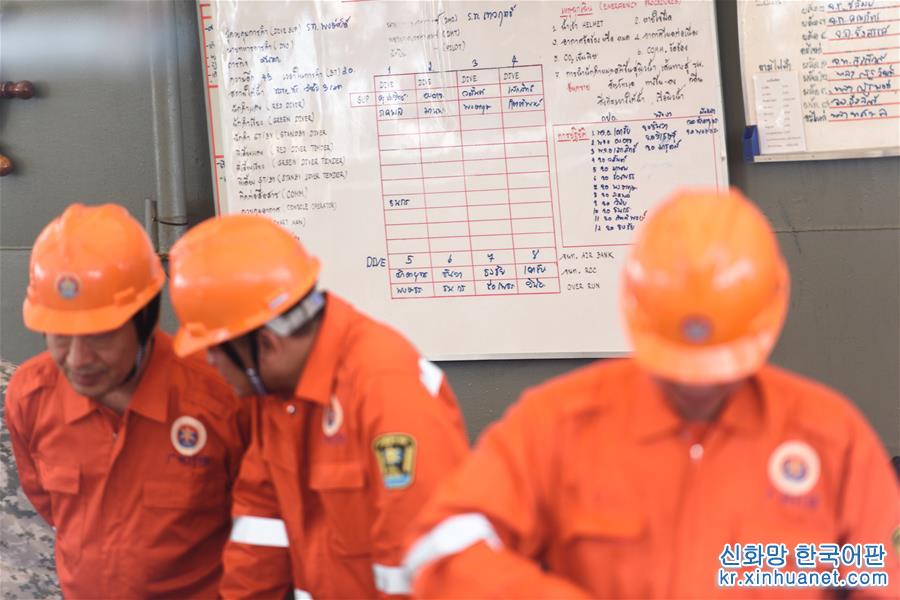 （国际）（4）中国救援队参加泰国普吉翻船事故救援