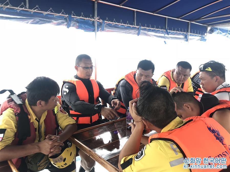 （国际）（3）中国救援队参加泰国普吉翻船事故救援
