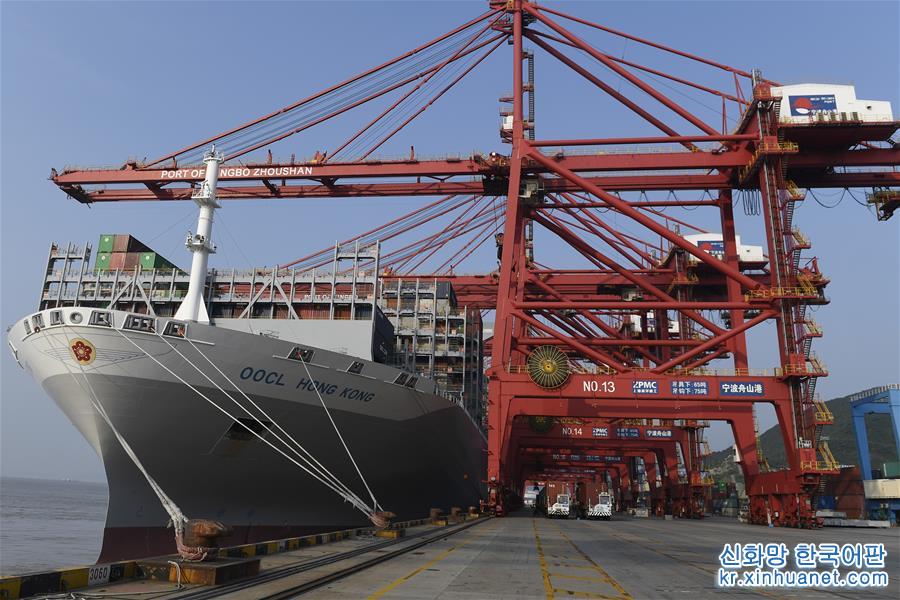 （经济）（1）宁波舟山港上半年运输生产平稳增长