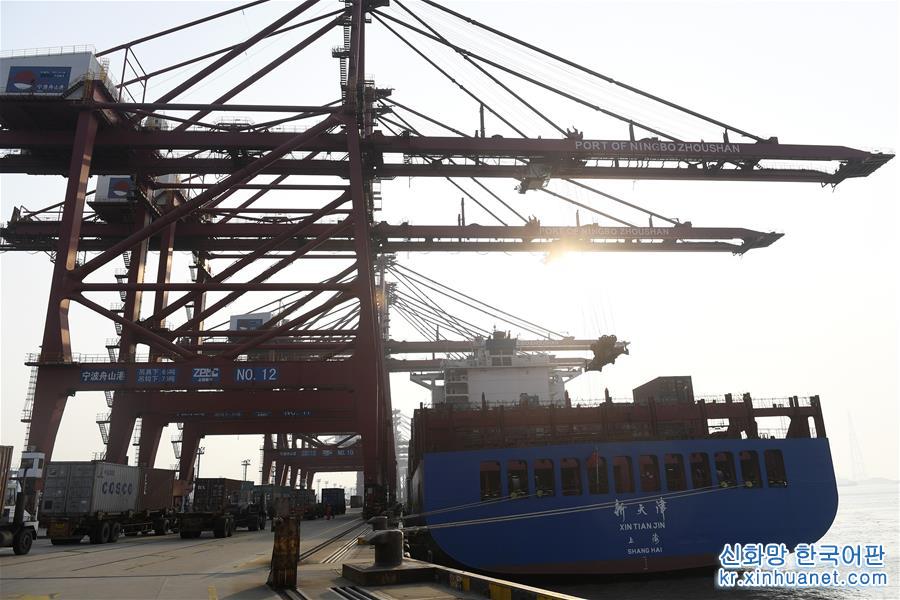 （经济）（4）宁波舟山港上半年运输生产平稳增长