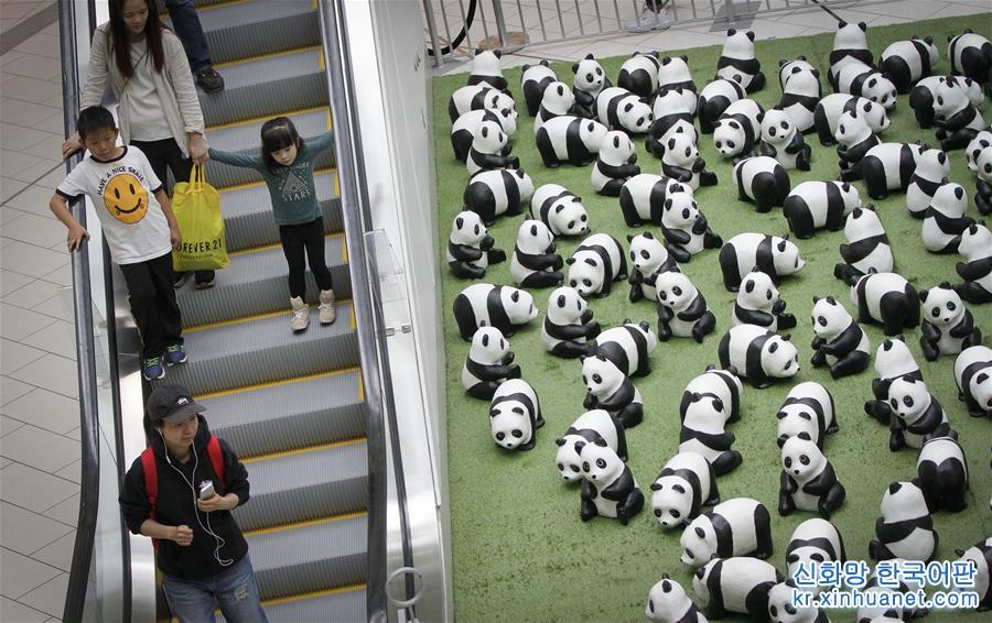 （新华视界）（3）1600只纸制熊猫亮相温哥华 