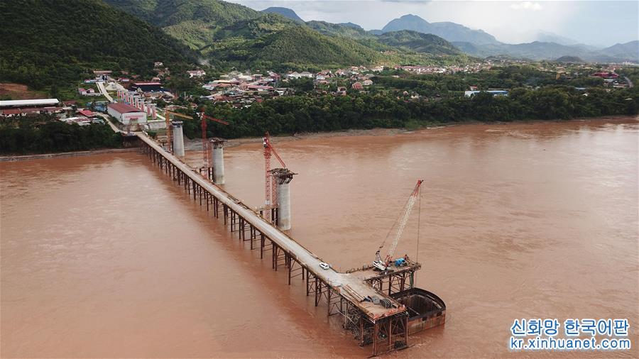 （国际·图文互动）（2）中老铁路跨湄公河特大桥主桥基础施工全面完成