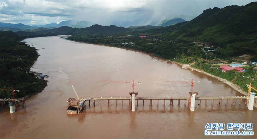 （国际·图文互动）（3）中老铁路跨湄公河特大桥主桥基础施工全面完成