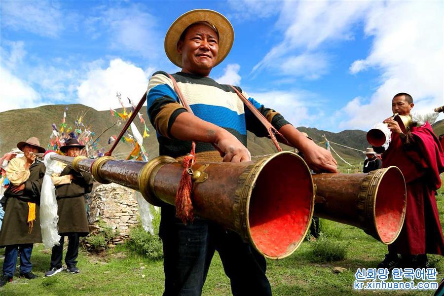 （社会）（3）西藏农民欢度“望果节”祈盼丰收