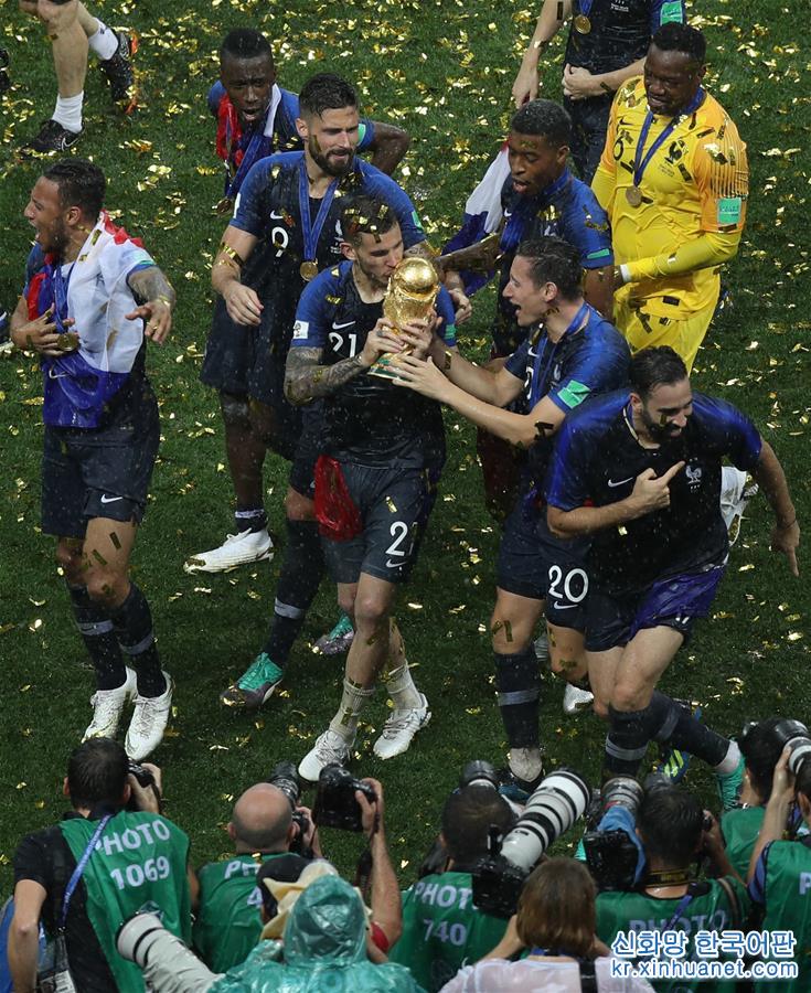 （世界杯·夺冠时刻）（100）足球——法国队20年后再捧杯