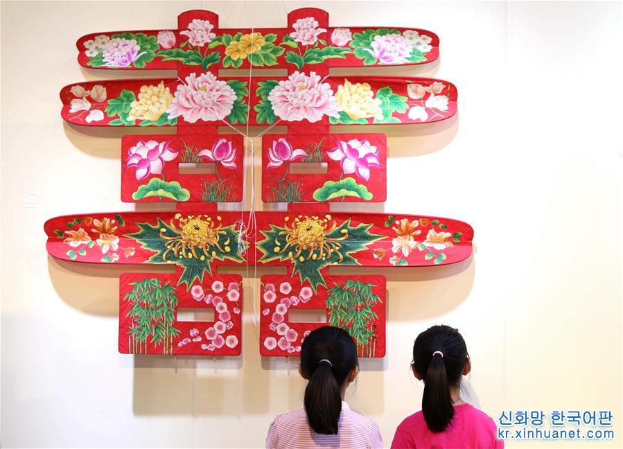 （文化）（2）第六届北京文学艺术品展示会开幕