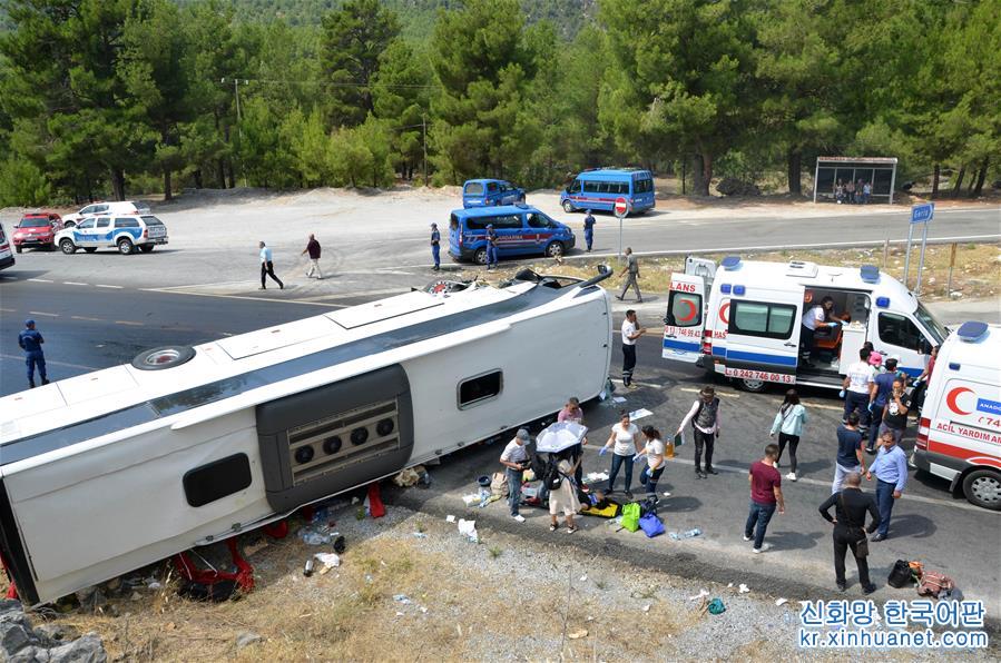 （国际）（4）一辆载有中国游客大巴在土耳其发生车祸