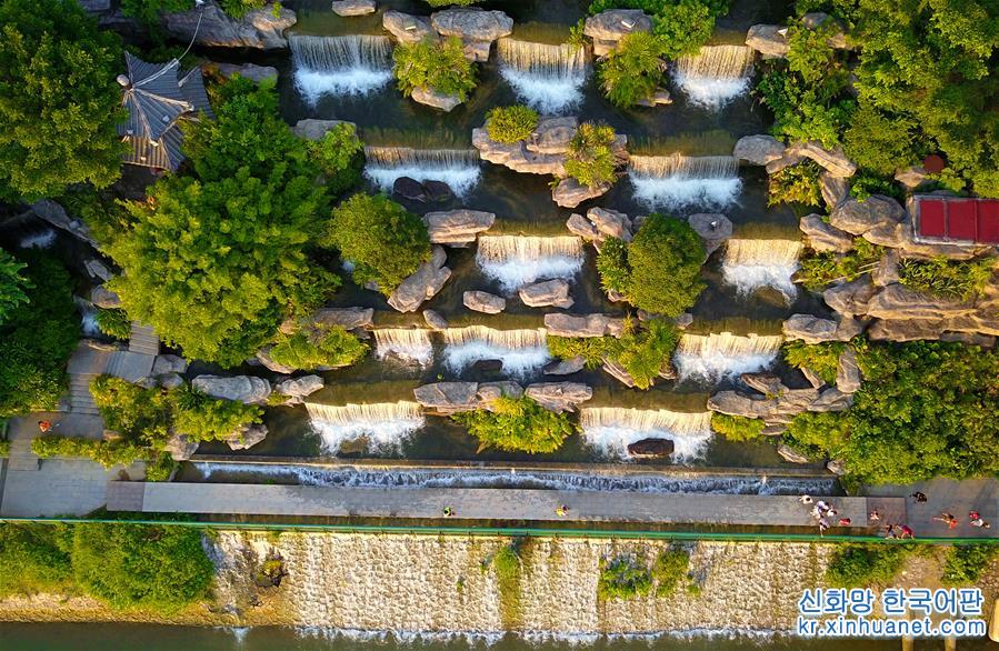 #（新华视界）（4）广西柳州：城市瀑布夏日送清凉