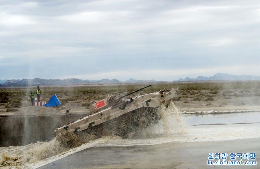 （军事）（1）“国际军事比赛——2018”中国承办的“苏沃洛夫突击”步战车组比赛在库尔勒开赛
