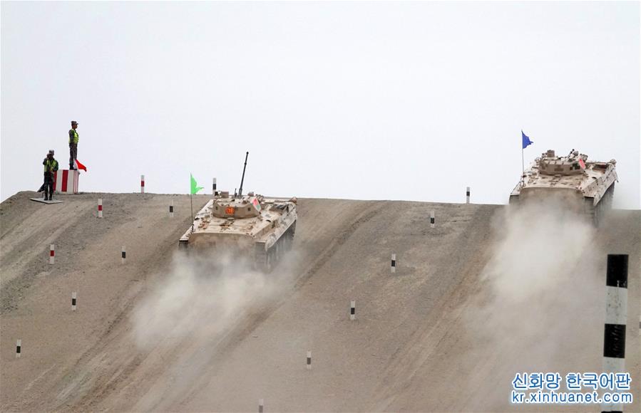 （军事）（3）“国际军事比赛——2018”中国承办的“苏沃洛夫突击”步战车组比赛在库尔勒开赛