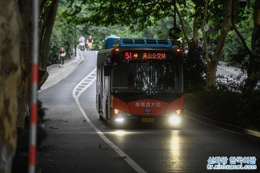 （社会）（5）杭州：2000余辆公交车已实现“零排放、零污染”