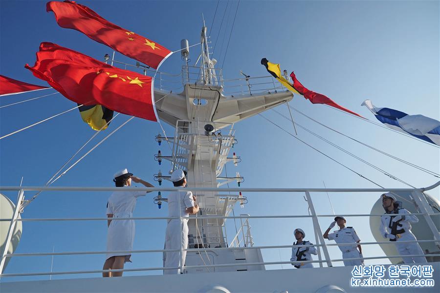 （XHDW）（2）和平方舟医院船在南太平洋举行庆祝建军91周年隆重升旗仪式