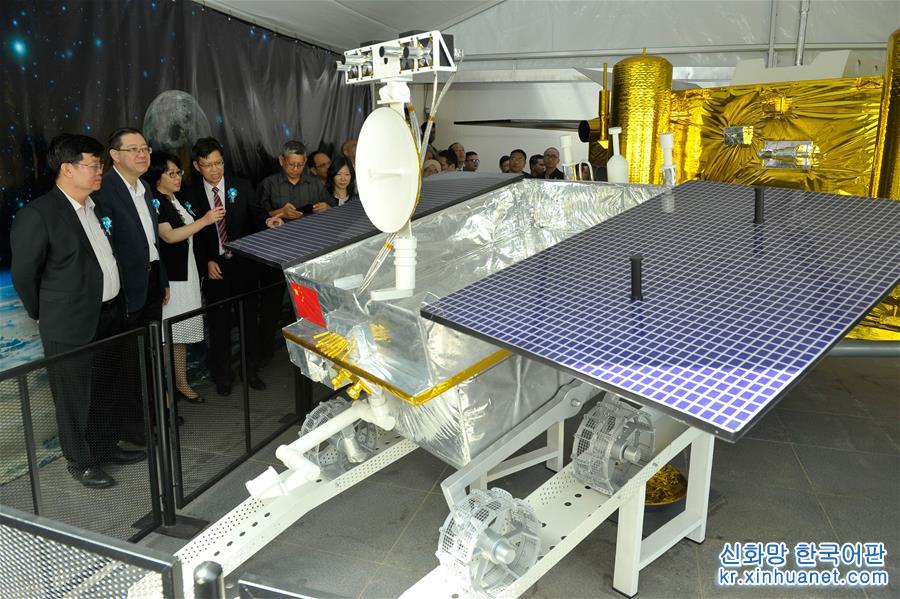 （国际）（1）中国捐赠的航天器模型在马来西亚展出