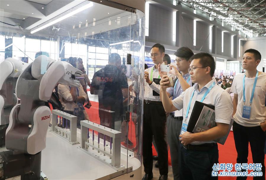 （经济）（2）首届中国国际进口博览会展前对接会在沪举行