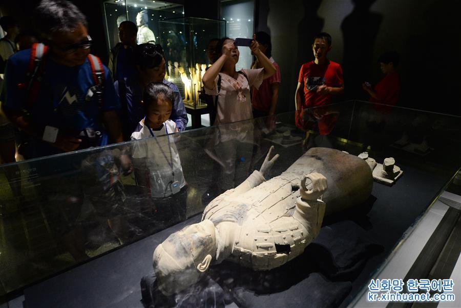 （文化）（3）秦始皇帝陵与汉景帝阳陵出土陶俑展在西安展出