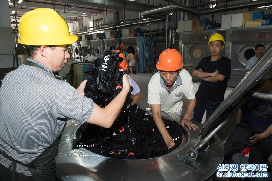（大江奔流——来自长江经济带的报道）（3）“大染缸”的水清了——太湖南岸吴兴砂洗印花行业转型记 