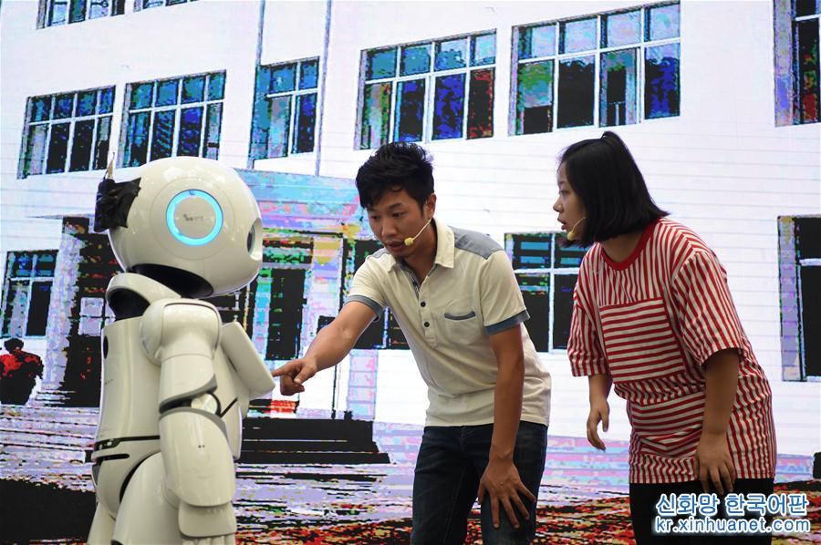 （新华网·图文互动）（2）重庆：法律服务领域“人机大赛”机器人“完胜”