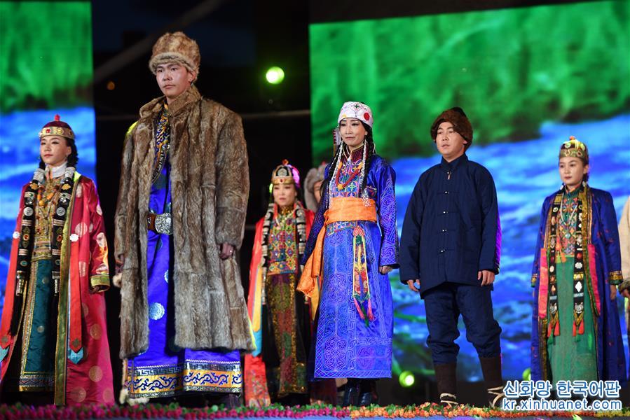 （文化）（1）八省区蒙古族服饰艺术节亮相甘肃肃北