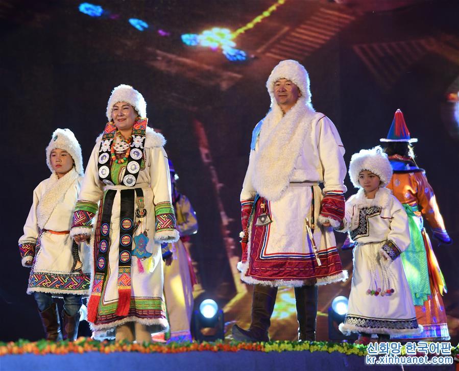 （文化）（3）八省区蒙古族服饰艺术节亮相甘肃肃北