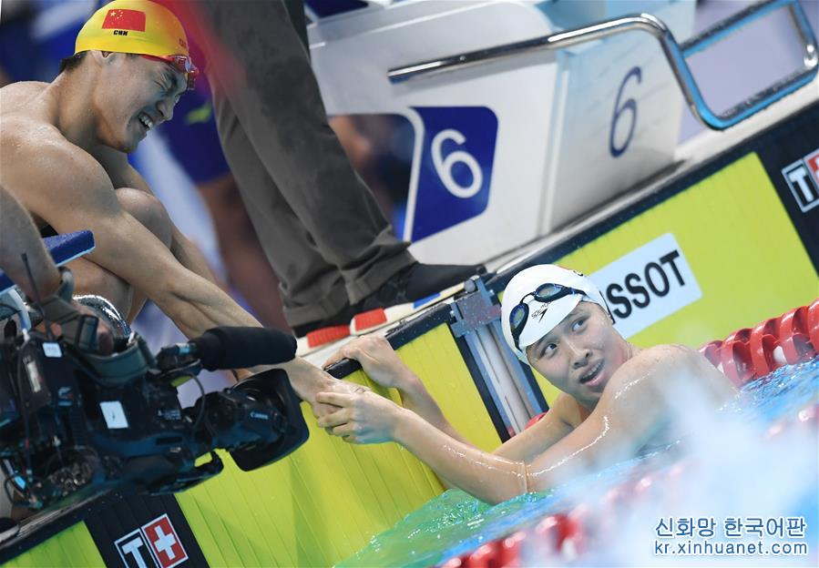 （亚运会）（19）游泳——男女4X100米混合泳接力：中国夺冠