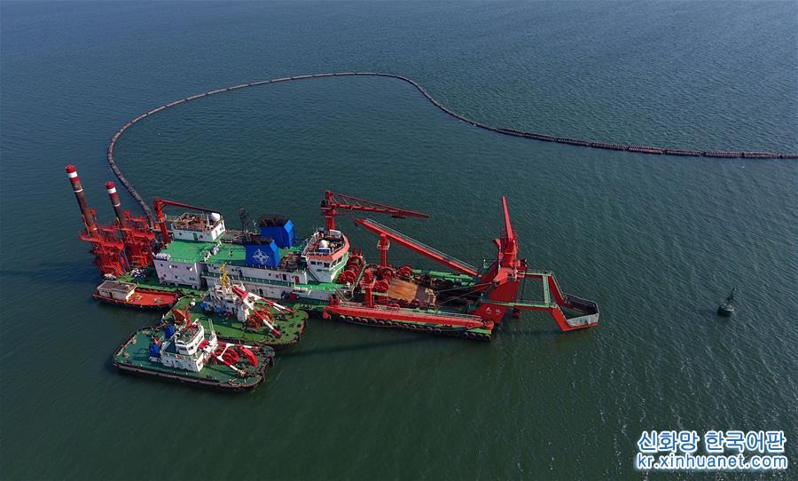 （经济）（1）唐山港京唐港区25万吨级航道工程加紧施工