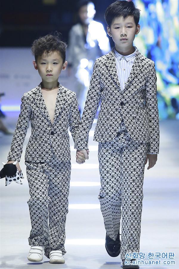 （新华视界）（3）2018中国国际儿童时尚周在上海落下帷幕