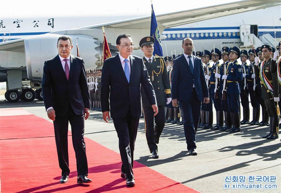 （时政）李克强抵达杜尚别出席上海合作组织成员国政府首脑理事会第十七次会议并对塔吉克斯坦进行正式访问