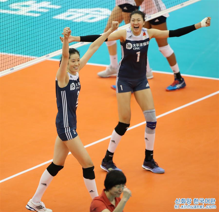 （体育）（4）排球——女排世锦赛六强赛：中国胜美国