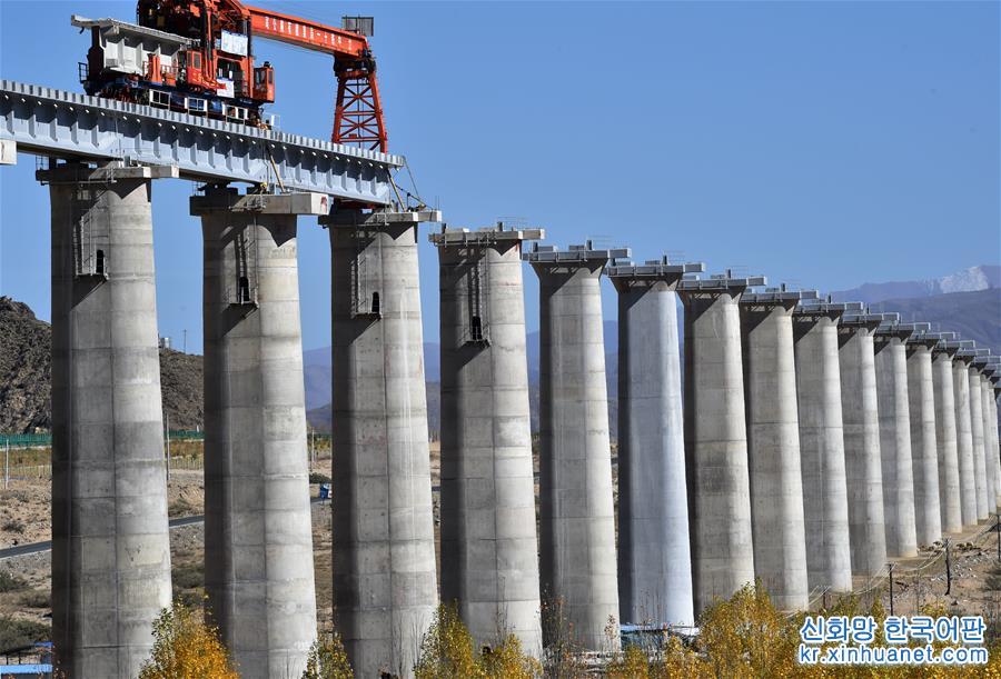 （经济）（5）川藏铁路拉林段正式进入铺轨阶段