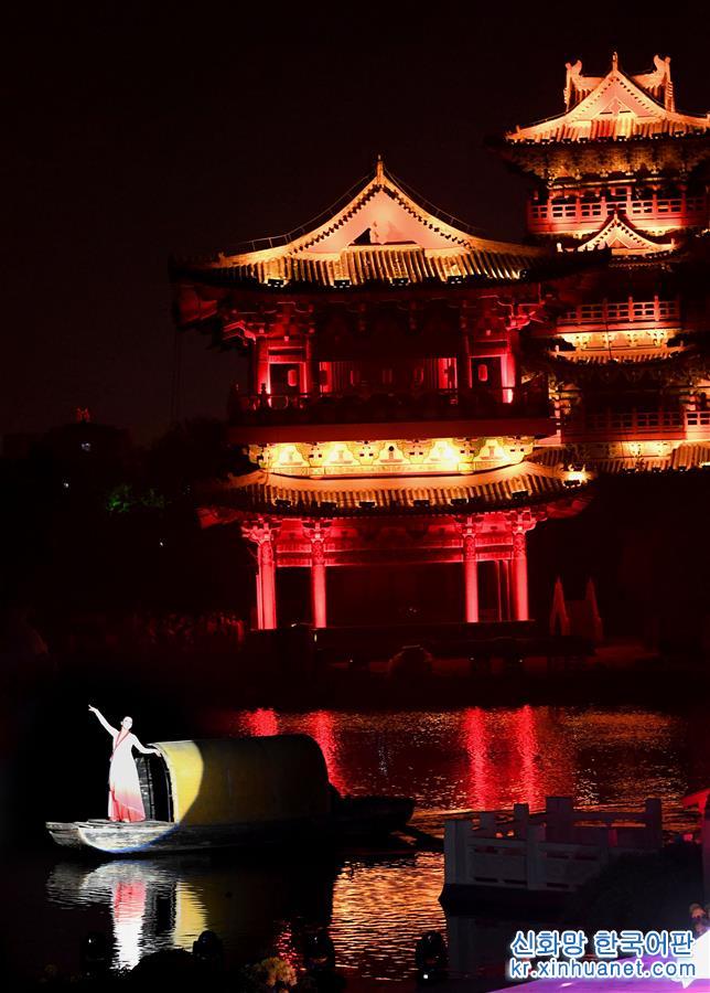 （新华视界）（1）中国开封第36届菊花文化节开幕