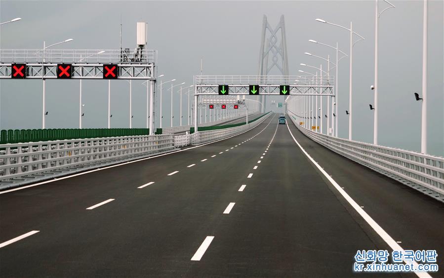 （社会）（2）港珠澳大桥正式通车