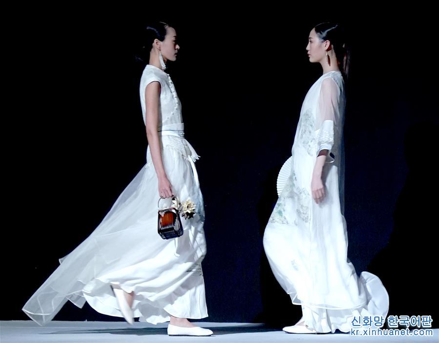 （文化）（6）“木棉道时装发布会”在京举行