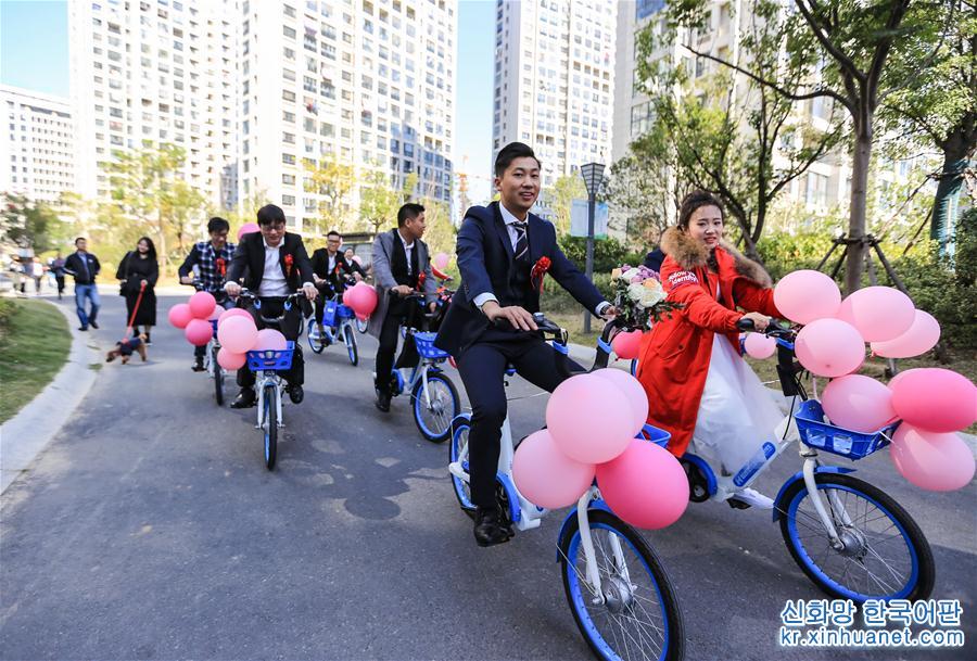 #（社会）（3）江苏淮安：共享单车当婚车