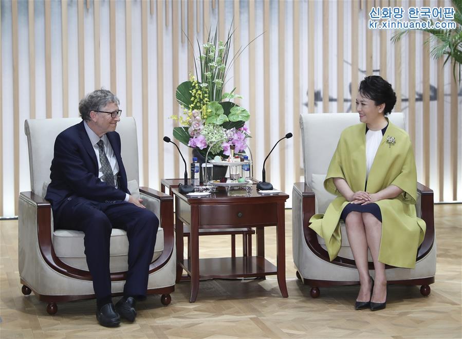 （聚焦进口博览会&middot;XHDW）（2）彭丽媛会见美国盖茨基金会联席主席比尔&middot;盖茨