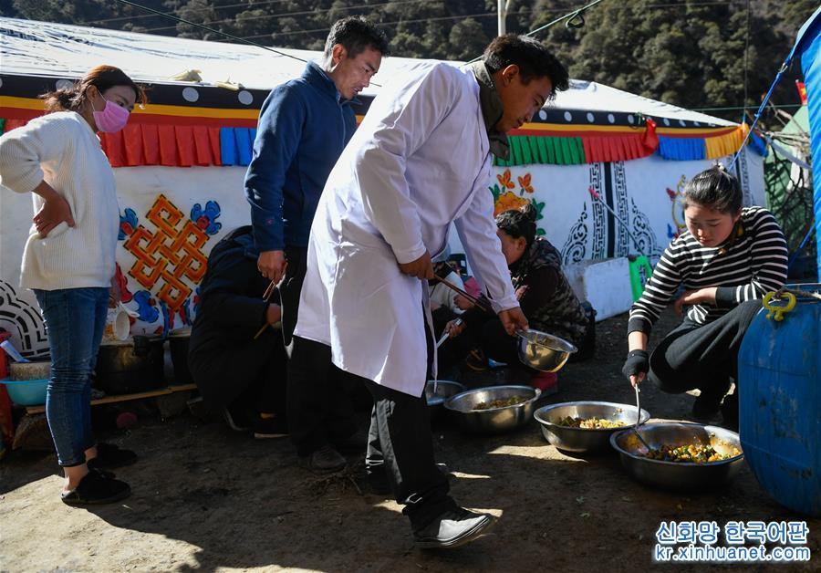 （图文互动）（5）生活物资供应充足 群众安全有保障——西藏金沙江堰塞湖安置点见闻