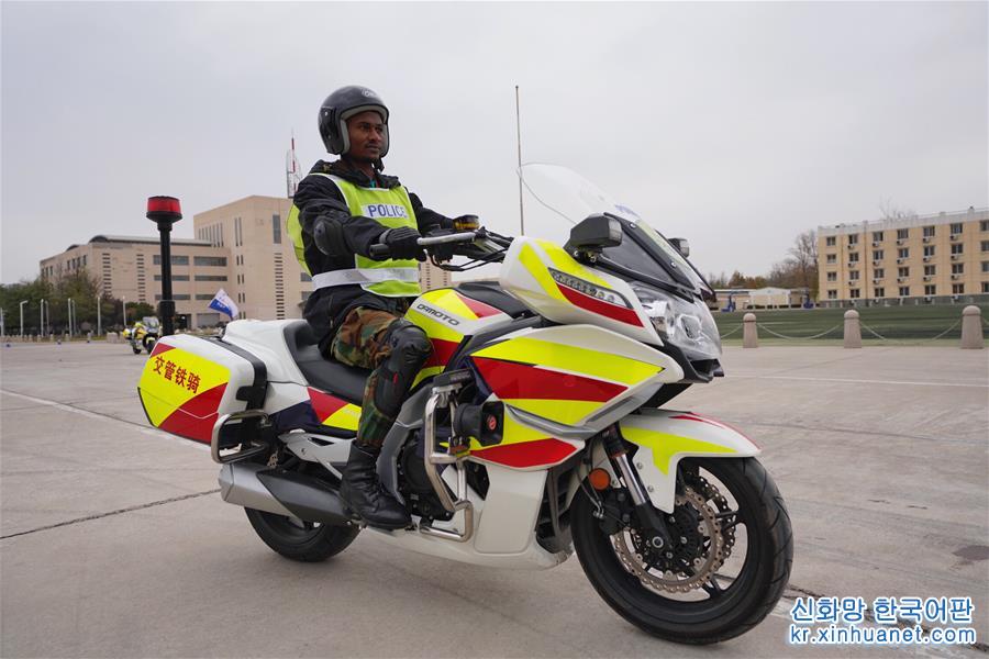 （社会）（4）非洲警察北京学习警务驾驶