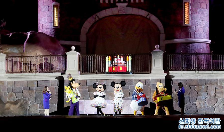 （社会）（4）上海迪士尼庆祝米老鼠动漫形象90岁生日