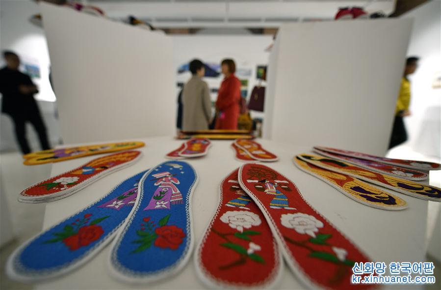 #（社会）（3）土家族泛博物馆“活化”展在武汉举行