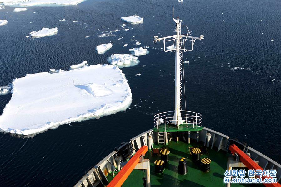 （“雪龙”探南极·图文互动）（2）“雪龙”号驶入南大洋浮冰区