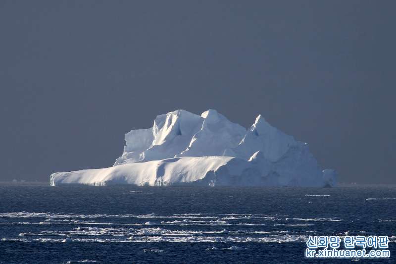 （“雪龙”探南极·图文互动）（4）“雪龙”号驶入南大洋浮冰区